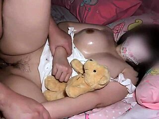 มาส่งน้ojสาวของเพื่อนเข้านอน