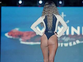 Modelo Culoñasa Posing In Bikini With Big Ass