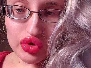 Bimbo Red Lipgloss Webcam