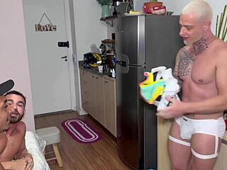 Brincadeira Entre Amigos Resultou Numa Suruba Deliciosa