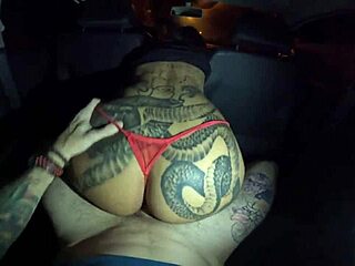 Cavalgada No Banco De Trás Com Pressão Até Encher A Bucetinha Dela De Porra Que Tesão!