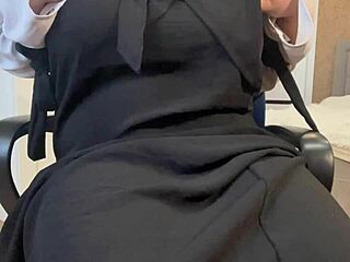 ميلف عربية تتكلم وسخ وتستمني