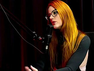 já fica com mulheres a bastante tempo é a única que fala que é liberal e os curiosos do site pornô - bella ruiva watch on sheer red