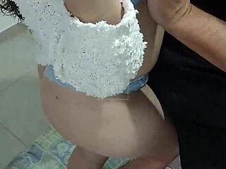 esposa gives marido the best boquete at home