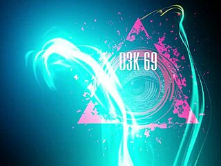 Garota Gótica Caseira Esguicha No Próprio Rosto