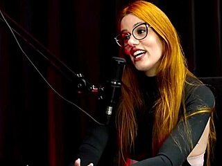 já fica com mulheres a bastante tempo é a única que fala que é liberal e os curiosos do site pornô - bella ruiva watch on sheer red