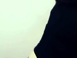 Ay papi as� dame como una putita penetrarme duro que quiero tu lechita