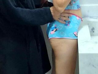 Fodida No Banheiro Enteada