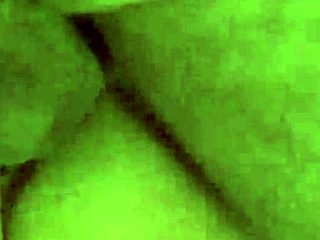 Τάνια Κοξ σκύβει και παίρνει πούτσο σκληρά βαθιά από πίσω