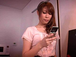 Japonská baba Rika Aiba dostane pičku tvrdko ojebanú