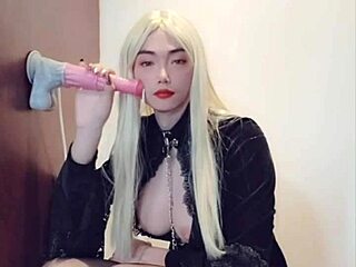 How Comfortable Is Sex With A Big Dick？ Socking And Highheels Ladyboy Masturbates