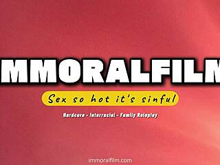 Luna Stars úžasná milfka strieka vonku