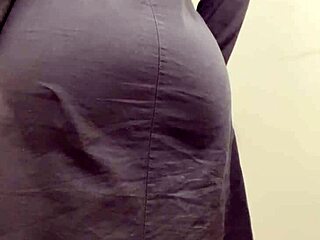 سكرتيرة محجبة ترسل فيديو مثير للرئيس