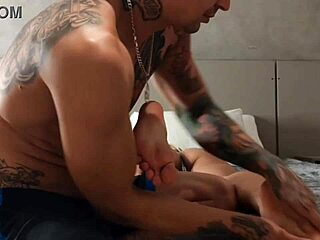 sou a puta mais safada chego em casa doida pra sentar com o cuzinho e o meu macho goza na minha bunda 😏