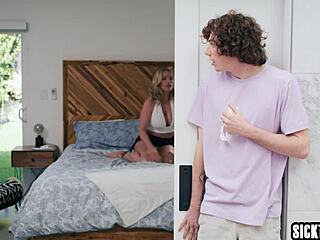 MILF gros nichons Rachael Cavalli surprend mec branlant sur son cul