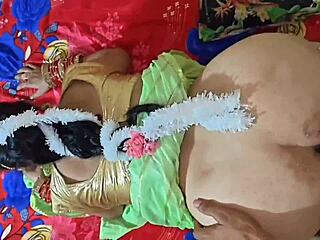 her father-in-law sneaks in for that saree tease turning into rough pounding on her back