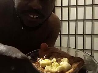 cooking bananas with big tits llamasr turns kitchen dark and freaky 🍌🍑😏