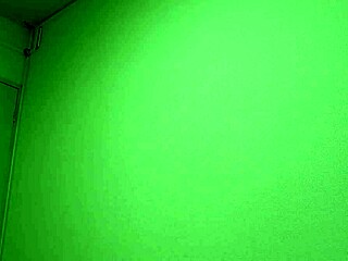 ซาร่า อุรุกิ ถอดชุดชั้นในใส่เลโอทาร์ดรัดรูป โชว์ขาเด้งนมใหญ่