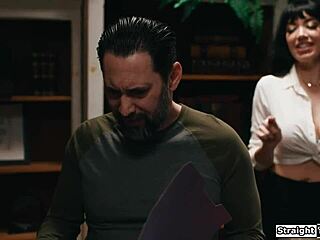 女教師が生深けりで義息子の大学入学誘惑？