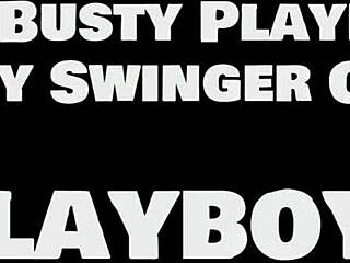 MILF petits seins naturels Sarah Kay se déshabille dehors pour Playboy posing sexy