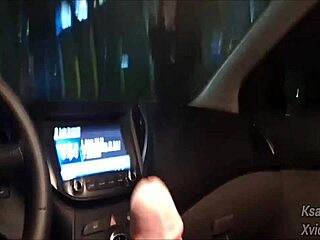 ei, quer punheta rápida pra essa gostosa na rua pública?