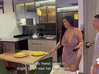 صديقتي الأفضل تكاد تلقطني نيك أخوها