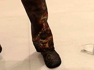 شوف ثدييها الضخمة ترتد في ركوب كاوغيرل توسعة جامحة 🍼🤠