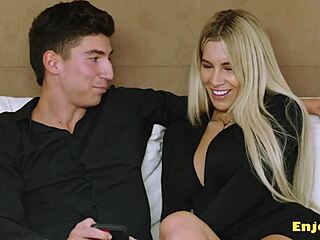 Η καυτή πάρει πίπα φιλοξενούμενο ενώ στρίγκ νοικοκυρά καβαλάει κουζίνα HD σκίσιμο