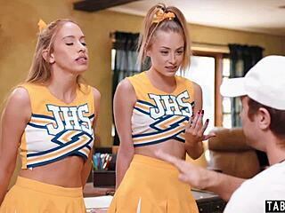 Trener rżnie drobne cheerleaderki Khloe Kapri Kyler Quinn w dupę