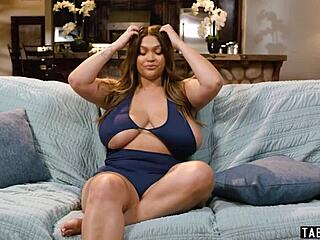 im siri dahl red lesbo milf eatin my bbw ebony roomies soakin wet pussy yumm!!