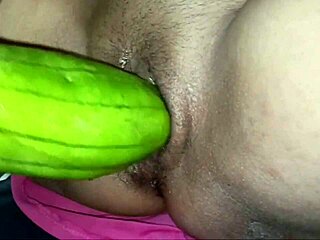 Vrolijk kerstfeest 18+ slet krijgt ruige creampie pijpbeurt!