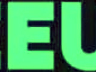 Nevlastní táta a dcera tag-teamují služku doggy v horký FFM trojce