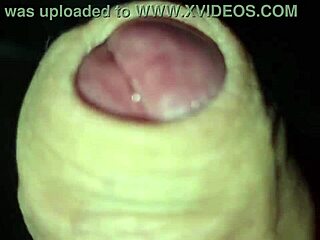 Ses gémissements essoufflés pendant éjac épaisse close-up avec sale parlote italienne ?