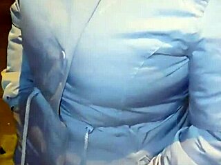 uh acosando essa madura venezolana culona nas ruas de lima com hilo rojo parte 2...