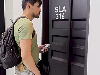 מילף שחורה עגלגלה מקבלת זיון בין גזעי מפתיע מקרלה מורלי ואלדו מורנוקס