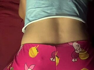 Fără bani la sală? Latină cu păr lung plătește cu curu strâns