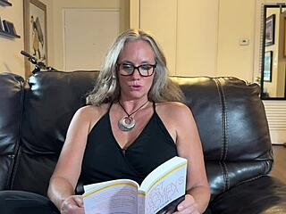 sesiune fierbinte de lectură cu Nina Nites tachinează curbe fitness și tate naturale mari