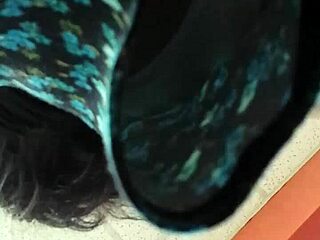 I flash my wet Venezuelan upskirt under tight skirt 02