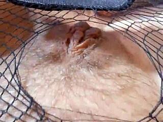 greta sets a net for sensual mature beauty's feet