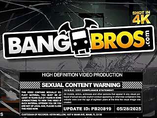 ohh my huge booty shakes big in public view