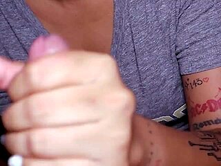 i suck my lil stepbro's tiny dick he got small verga chupandolo bien