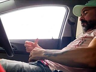 i whip out my dick seein sexy novinha walk by on public street