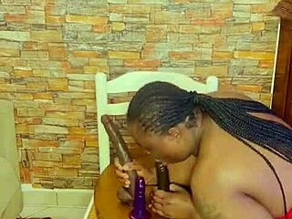 Homemade retro lesbians shave pussies for blue films scissoring action