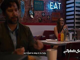 Bankman utpressar liten 18+ tjej med hårt sex för familjemiddag