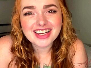 Rudowłosa sissy suka buduje pewność przez totalną dominację sissyfikacji