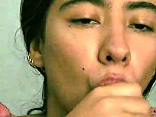 Pastorka, baci pogled na pastorkinu obrijanu pičku izbliza?