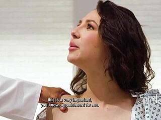 المريضة ليز جوردان تخلع الروب للدكتور يلحس كسها