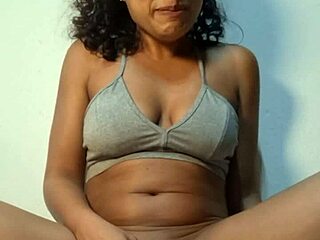 i cum twice rubbing my huge clit with vibrator in tight leggings!