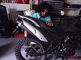 Milf Lolly Dames Fucks Handyman James Angel Pussy Hard