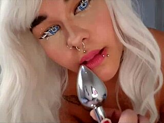 Gojo breaks standard cosplay norms with wild moves